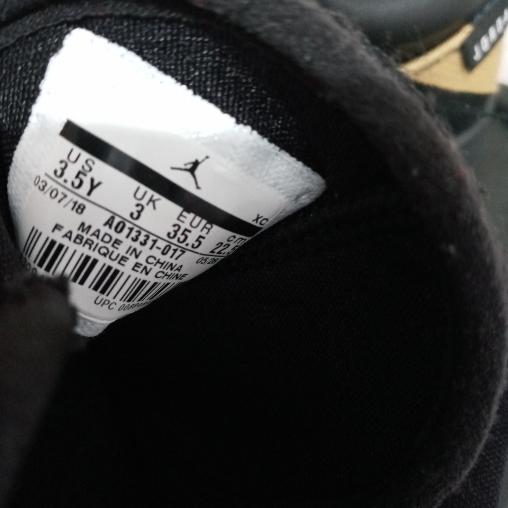 Awesome Classic Jordan Fadeaway Black 3.5y - Picture 2 of 6